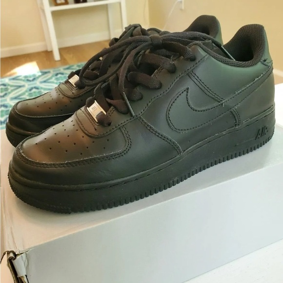 Size 7Y woman’s size 8.5 - Picture 2 of 4